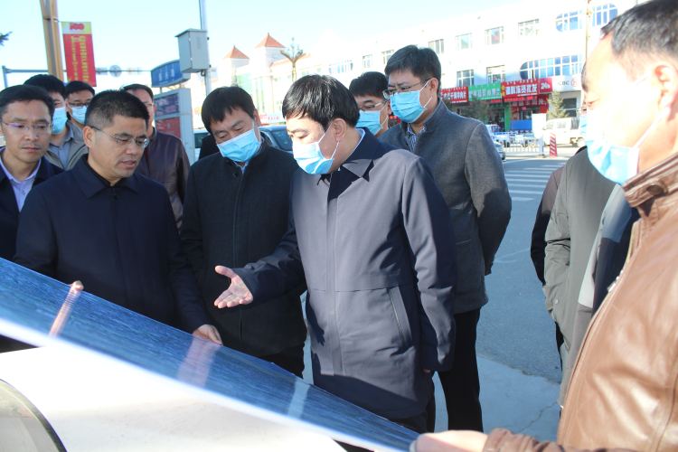阿荣旗委书记王刚调研道路维修冬季供暖等工作