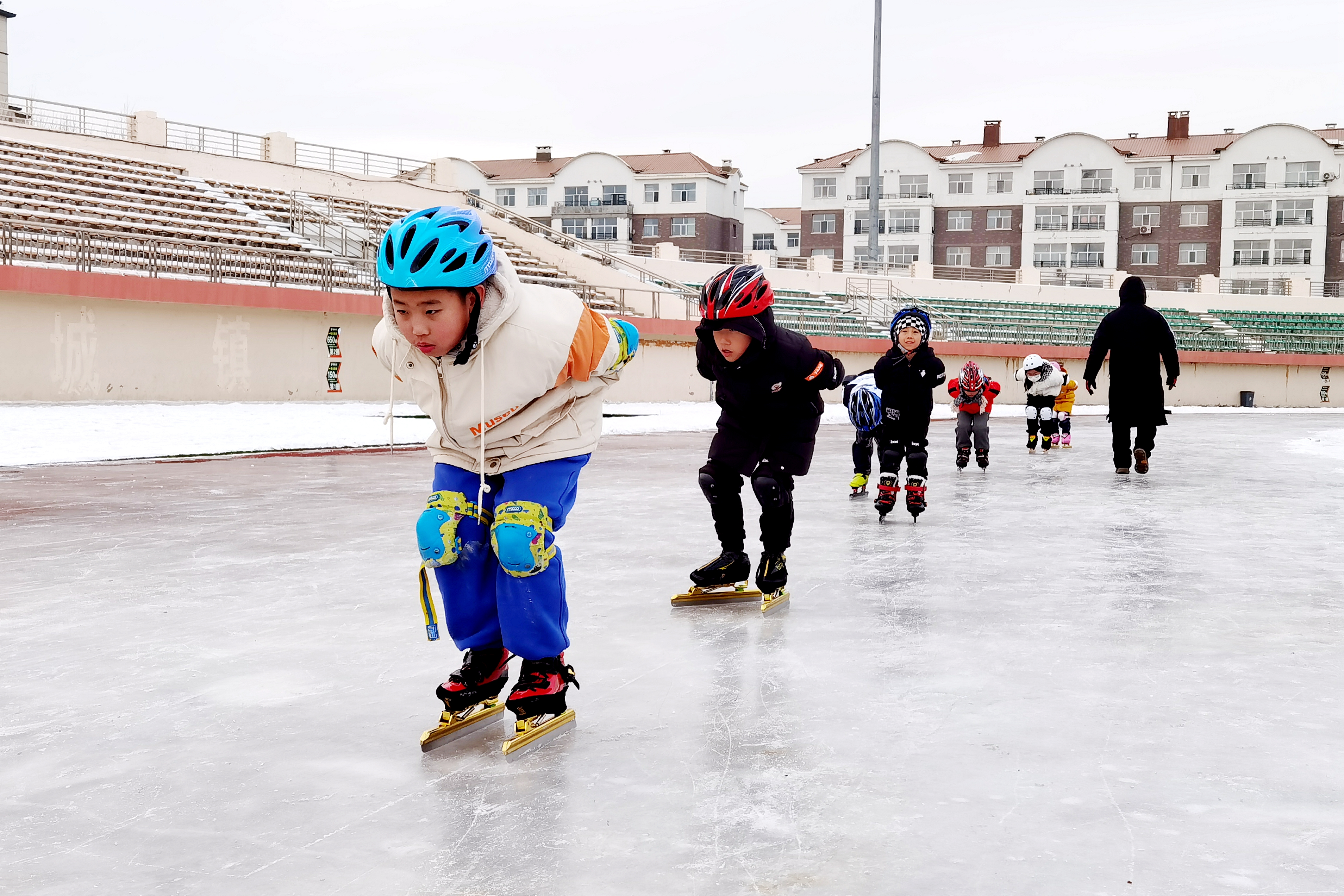 热“雪”闹新春 郑州市第四届全民健爱游戏- 爱游戏体育- AYX爱游戏体育官方网站身冰雪季系列活动激情启幕